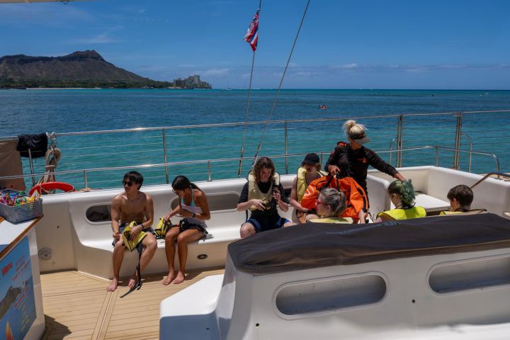 Holokai luxury catamaran sailing from Waikiki Beach